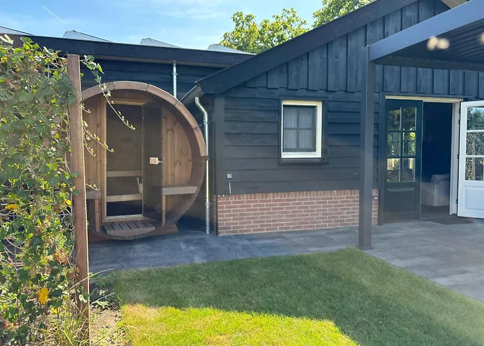 Valkse Hoeve Met Sauna & Hottub | 6 Personen Villa Otterlo